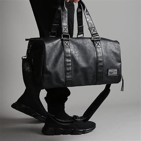 Large duffle bag in black leather 